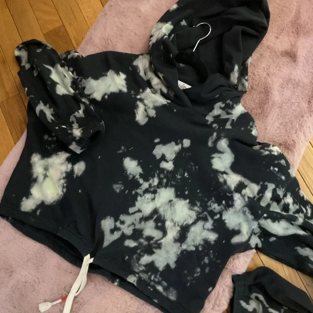 Wildfox Black and White Tie-Dye Hoodie - Picture 3 of 4